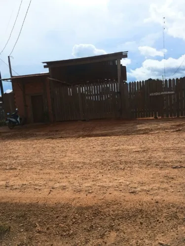Vendo um galpão na beira da BR 319 amazonas interessados ligar * ou *