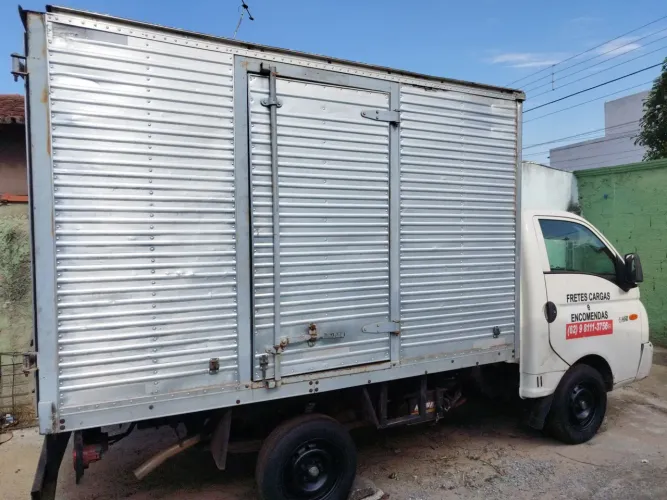Frete, mudança e serviço de transporte.