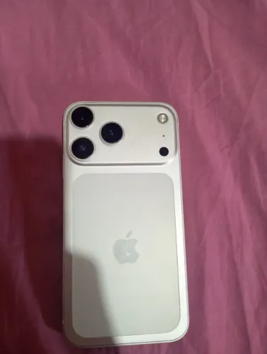 vendo iPhone xr na carcaça do iPhone 17 64gb todo original bateria 77 % tela original