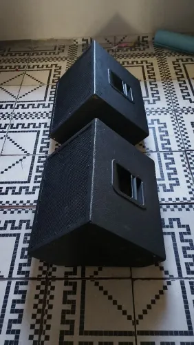 Caixa de retorno JBL 400wts cada Ativa