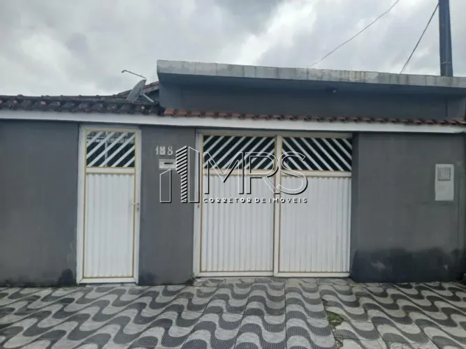 Espaçosa Casa Geminada à Venda em Samambaia, Praia Grande - 2 Quartos