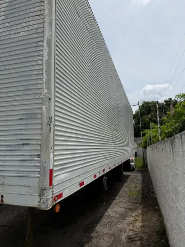 Baú assoalho de ferro