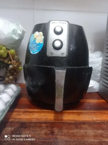 Air fryer Britânia - sem funcionar, apenas para retirada de peças