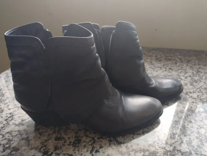 Bota Arezzo clássico