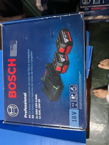 Kit Bosch Professional 18V, com por 2 baterias e um carregador