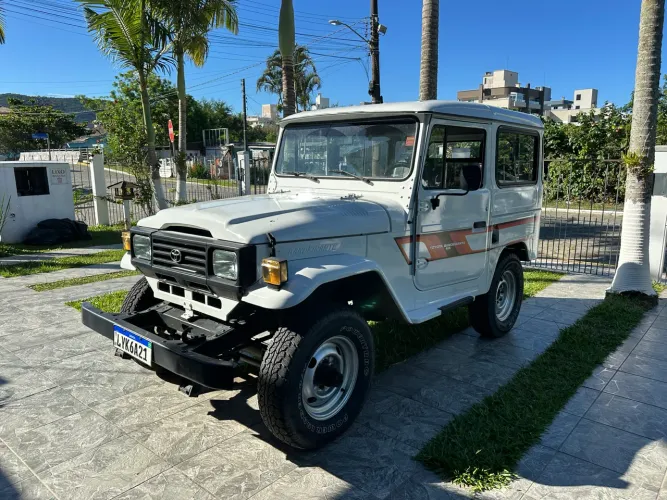 Toyota Band.Jipe Cap.de Aço Chas. Curto Diesel 1997