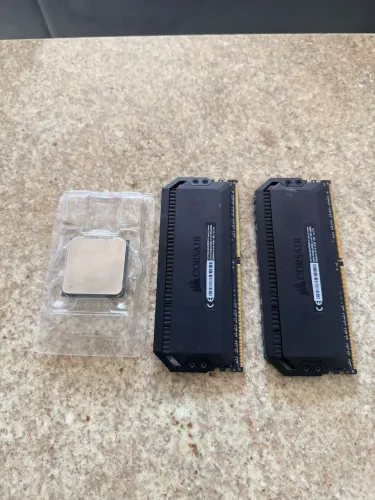 PROCESSADOR RYZEN 7 5700X3D e MEMÓRIAS DOMINATOR 3200Mhz 16GB