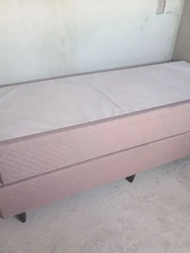 Base de cama Queen semi nova 