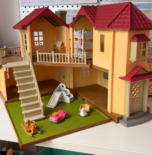 Casa Sylvania Family
