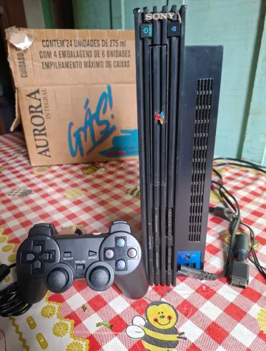 Sony PlayStation 2 (modelo "Fat" / original) europeu nunca aberta