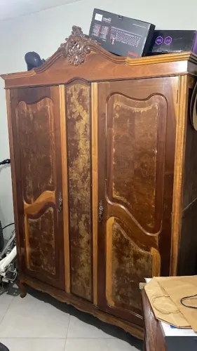 Guarda roupa antigo
