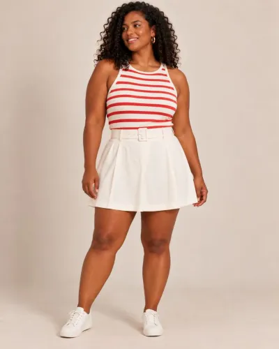 Saia curta G veste 44 off-white com cinto. Perfeita!