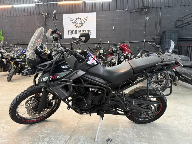 Triumph Tiger 800 XCX 2015 em ótimo estado