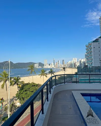 Apartamento diferenciado frente mar à venda, Piscina e jacuzzi privativa, 400 me