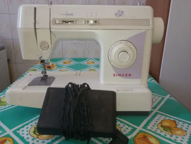 Vendo Máquina de Costura Portátil Singer Prêt-à-Porter