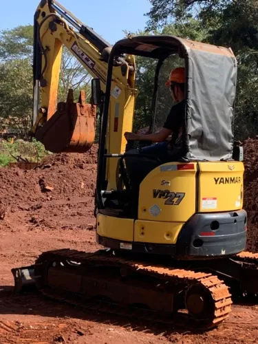 MINI ESCAVADEIRA YANMAR VIO27