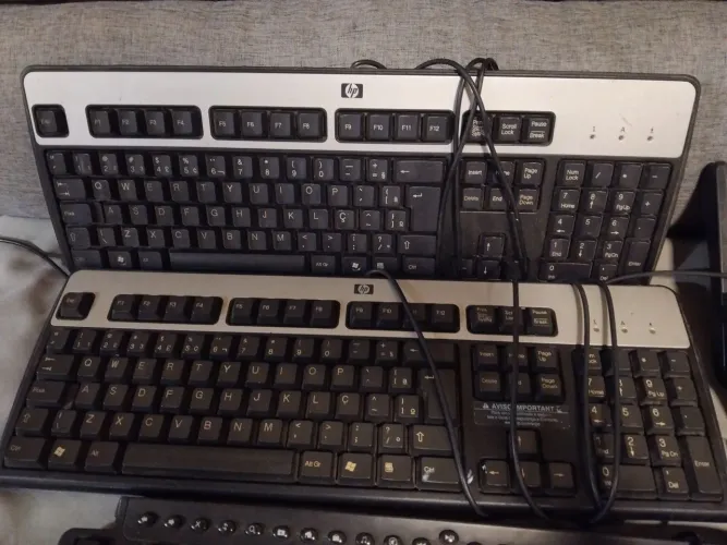 5 teclados ps2 sendo 2hp 2positivo e um com multimídia. 