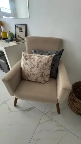 PAR DE POLTRONAS DECORATIVAS