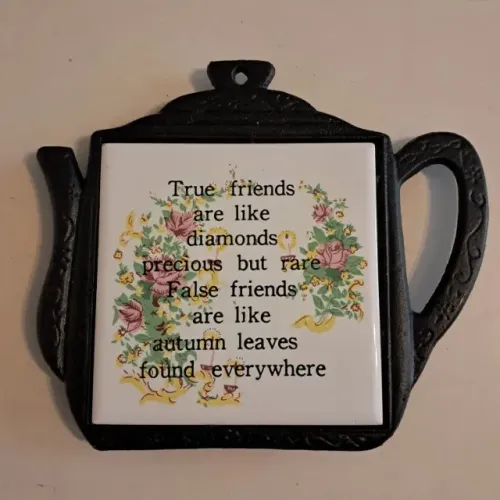 Descanso de Panela Vintage - Peça Decorativa em Ferro Fundido e Azulejo