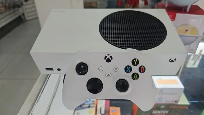 Xbox Series S 512Gb + 1 Controle Original + brinde