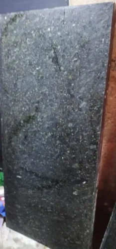 Duas pedras de granito com acabamento1.82cm e uma banca de pia com cuba 1.62cm.Cuba 75x70c