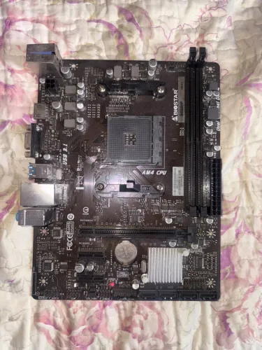 Placa mãe Biostar B450mhp Chipset B450 AMD Am4 Matx Ddr4 Cor Preto