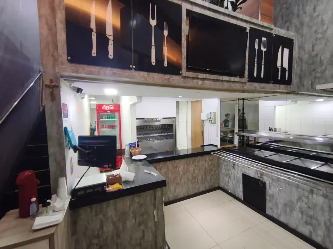 Passo Restaurante funcionando em praça de alimentação
