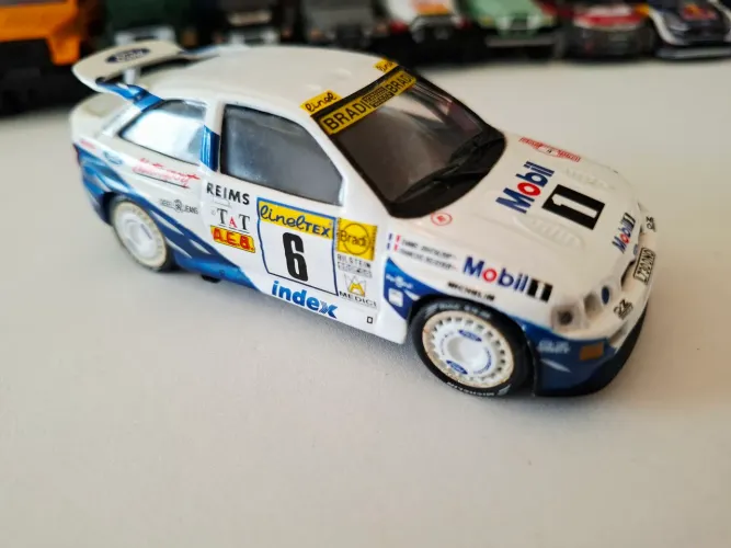 Miniatura Escort RS Cosworth 1:43
