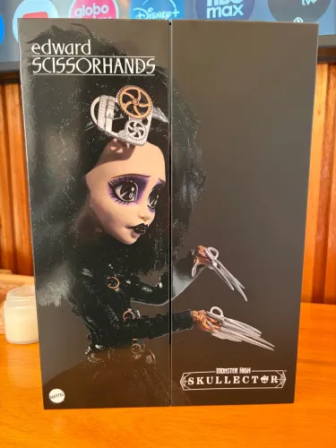 Boneca Monster high Skullector Edward Scissorhands mãos de tesoura