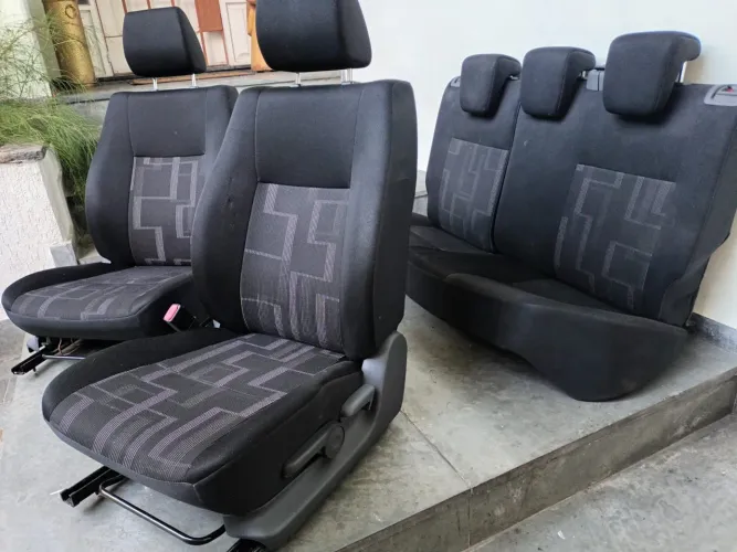 Jogo de bancos do Suzuki SX4 com pequenos detalhes no tecido 