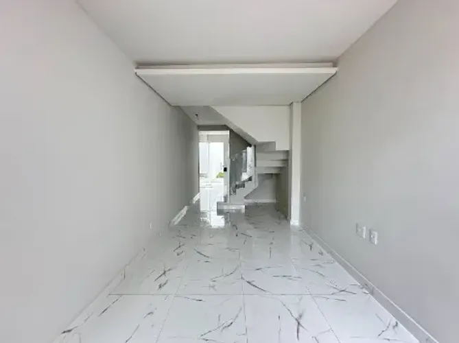 Casa com 2 Quartos e 3 banheiros à Venda, 96m² por R$ 375.000