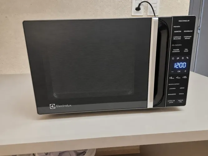 Micro-ondas Electrolux 34L 220V - Excelente estado