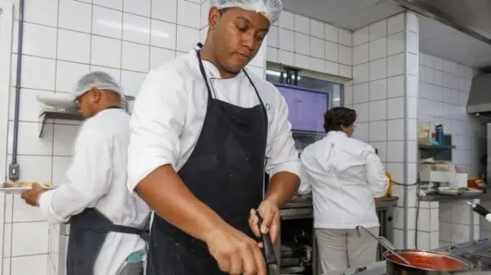Auxiliar de cozinha