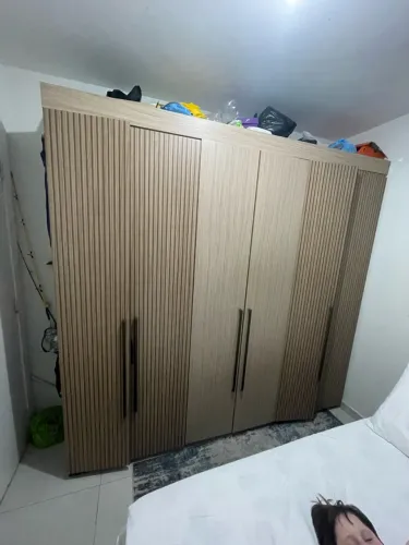 Vendo guarda roupa ótimo estado parcelo no cartão de crédito repassando taxa 