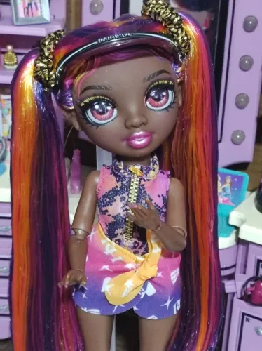 Boneca rainbow high como na foto