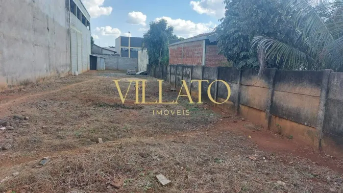 Terreno à venda na Avenida Leste-Oeste, no bairro Vila Irany