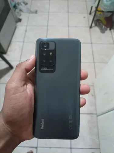 Vendo celular xaomi redmi note 11 128 GB e 8 de ram sem trinco todo bom 