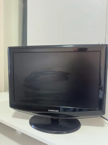 TV Monitor LCD (Híbrido: funciona como televisão e monitor para PC)