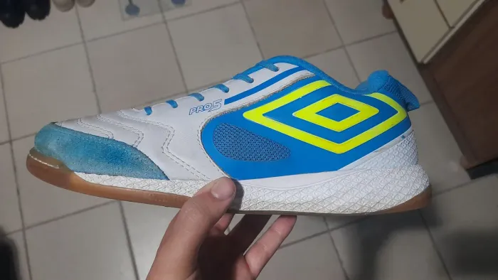 Umbro pro 5 bump branco e azul