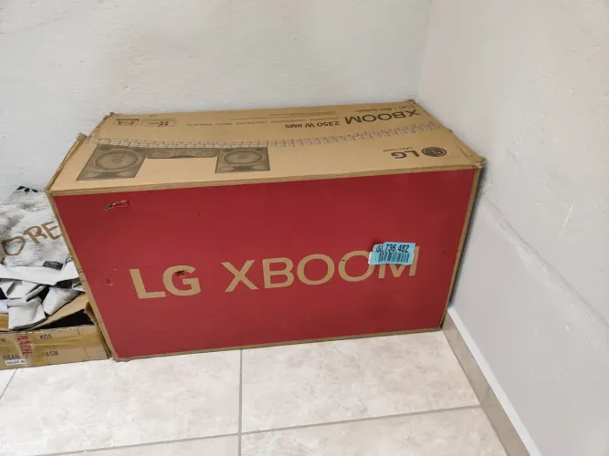 ? VENDO LG XBOOM CL87 - 2350W RMS ?