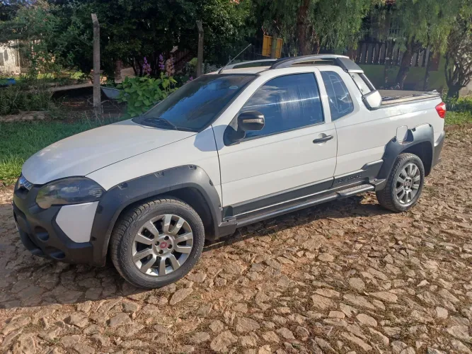 Fiat Strada Adventure 1.8/ 1.8 Locker Flex CE 2015