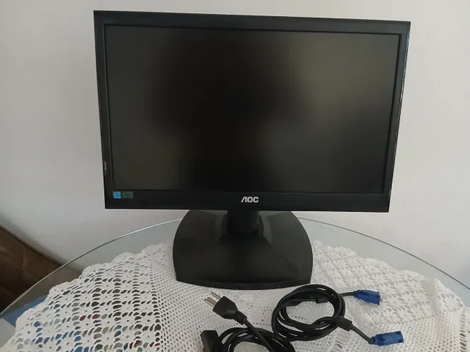 Monitor AOC 19" vga r$190 ótimo estado