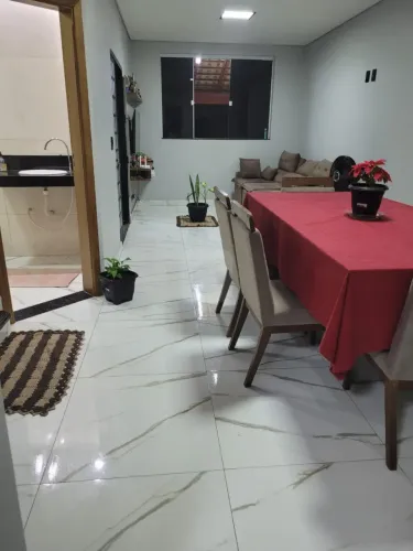 Casa estilo sobrado para locação no bairro Loteamento Portal do Vale II