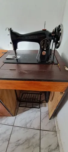 Máquina de custura singer