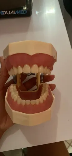 Vendo manequim odontológico multidisciplinar novo 