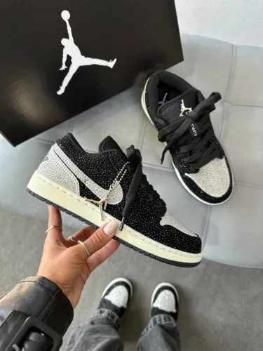 Tênis Nike  Jordan low luxo Preto