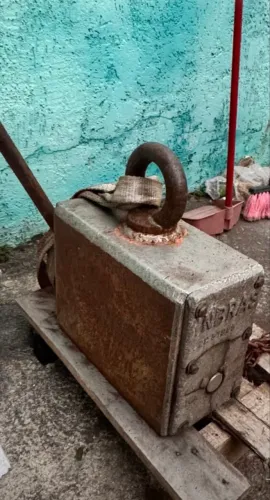 Ímã Industrial de Elevação para Aço e Metais - Equipamento Robusto