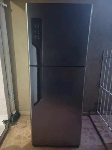 ÚLTIMA OFERTA - LEIA A DESCRIÇÃO POR FAVOR - Geladeira Eletrolux, 220v, com defeito!