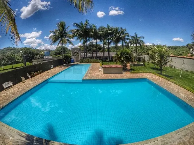 Sitio com 17 chalés pertinho de BH! Piscina, campo e muito mais!