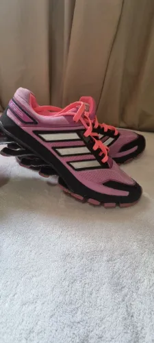 Tênis adidas